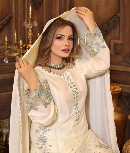 مہکوں تو زمانے میں مرا رنگ جدا ہے