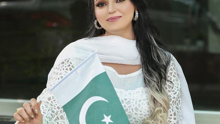 صداقتوں کے دیے جلا کر بڑھا رہے ہیں وقار تیرا